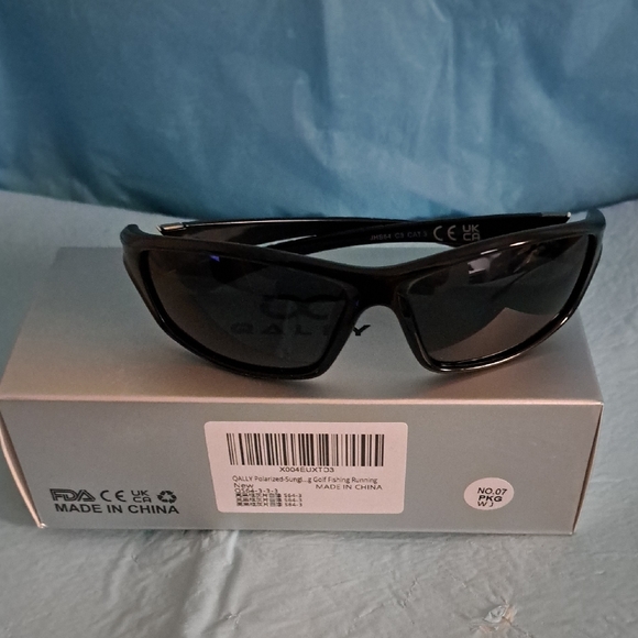 Brand New Polarized Sunglasses - Black - Picture 1 of 7